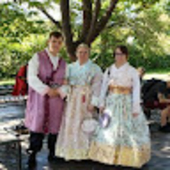 Meet your Posher, Lauri - Picture 1 of 1